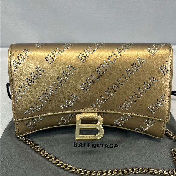 BALENCIAGA
Hourglass Wallet on Chain - Picture 1 of 8